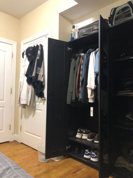 Building Photo - 2329 N Park Ave