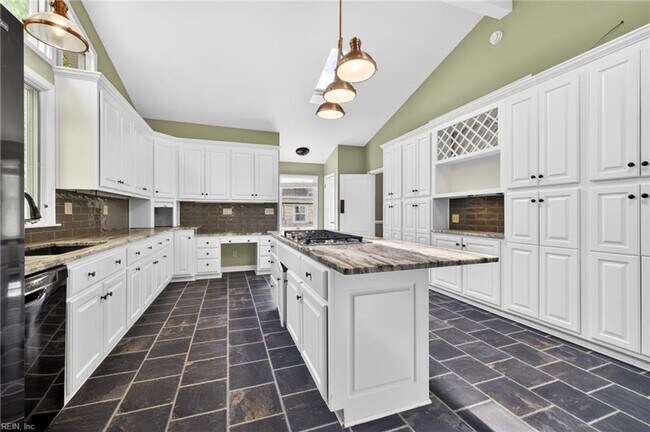 Building Photo - Charming 4-Bedroom Home in the Heart of Colonial Place