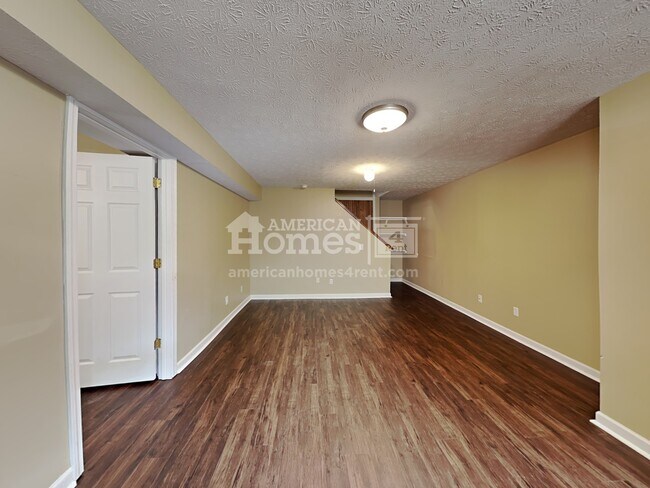 Building Photo - 720 Burr Oak Drive