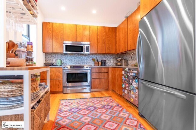 Building Photo - 203 Luquer St