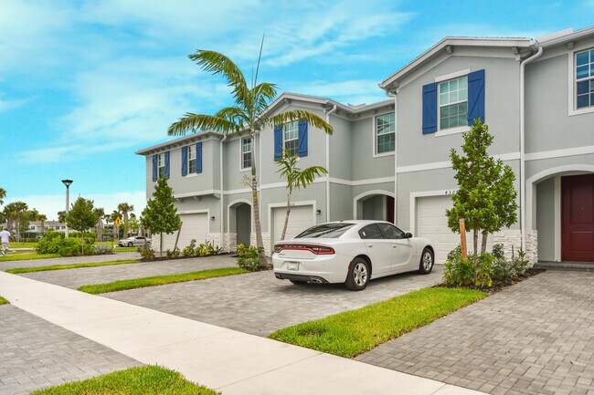 Building Photo - 4330 Pond Lily Ln