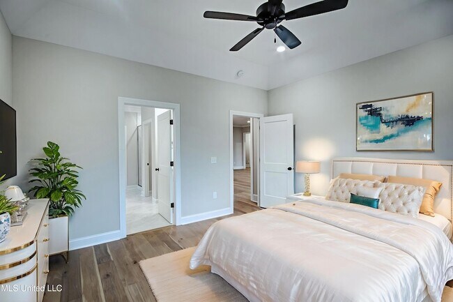 Building Photo - 117 Southern Oak Wy