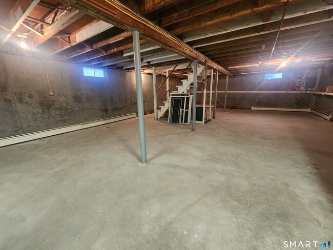 Building Photo - 8 Quinn St