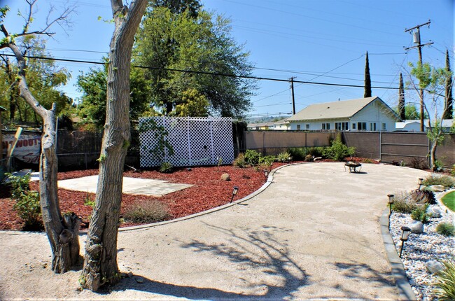 Building Photo - Loma Linda Cottage Near University
