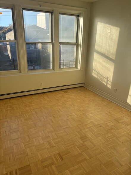 Building Photo - 201 E 51st St