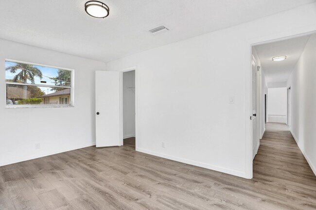 Building Photo - 8211 NW 45th Ct