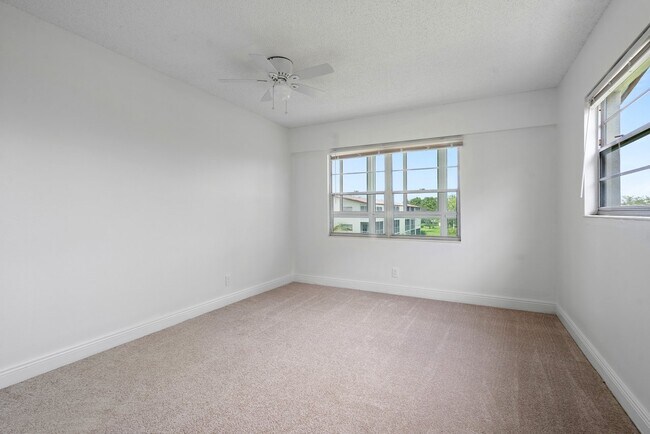 Building Photo - 290 Brighton G