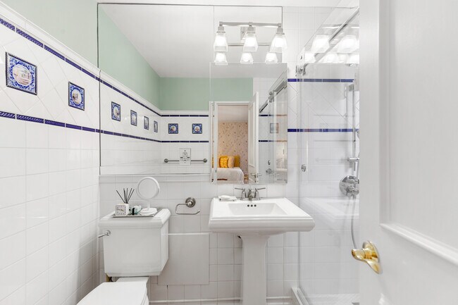 Building Photo - 180 Beacon St