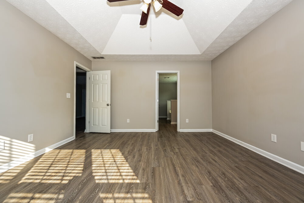 Building Photo - 342 Summit View Dr