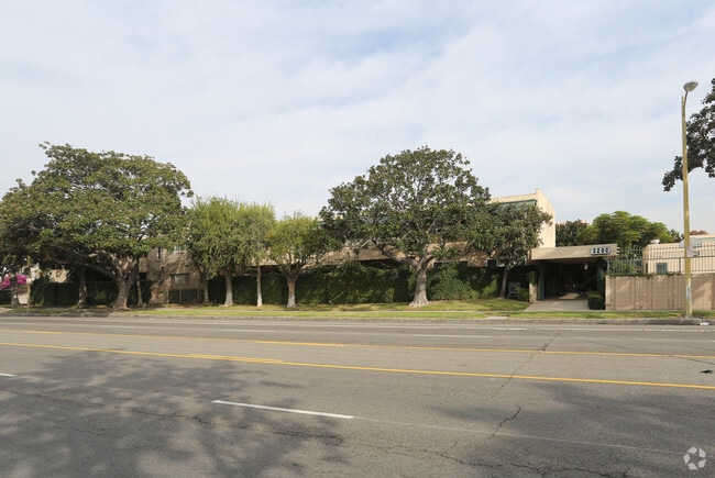 Building Photo - Queensland Manor North