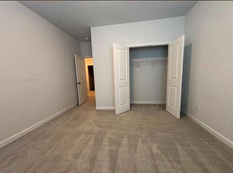 Building Photo - 2108 Steiner St