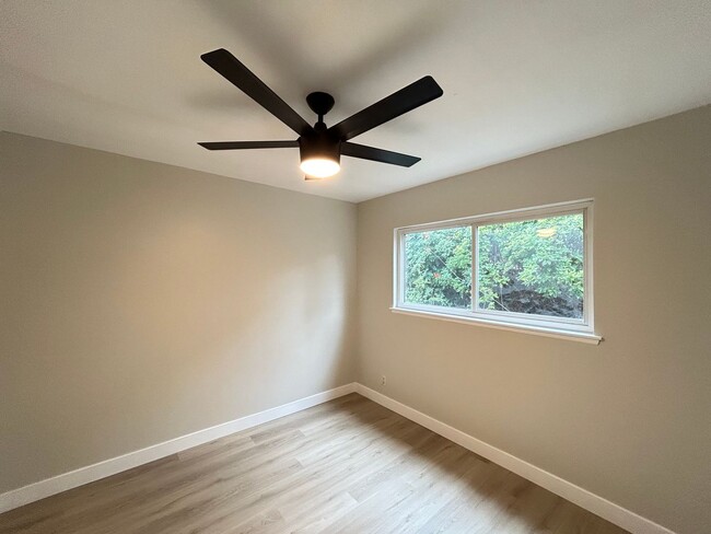 Building Photo - Nicely Updated Single Story 3 Bed 2 Bath H...