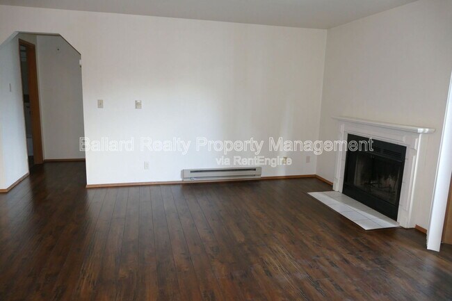 Building Photo - 12314 32nd Ave NE