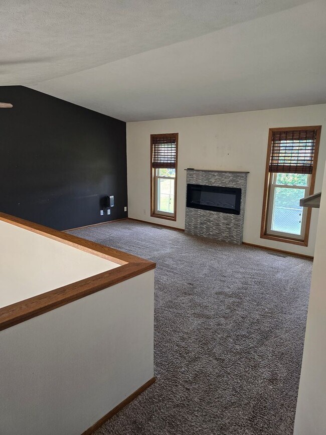 Building Photo - 603 N Boxelder-