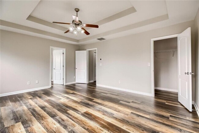 Building Photo - 2171 Waterford Park Dr