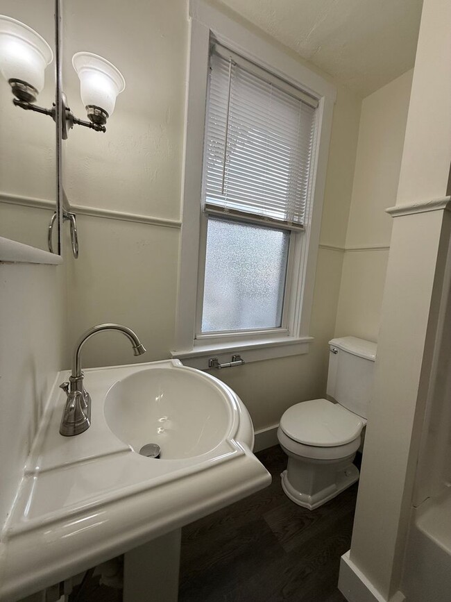 Building Photo - Updated 3BR 1 bath house with off street p...