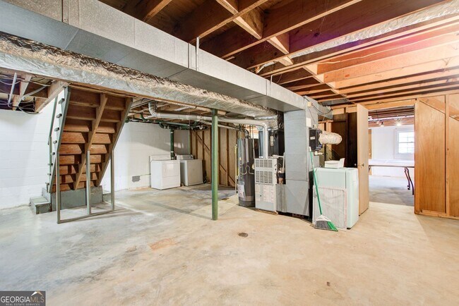 Building Photo - 859 Candy Ln SW