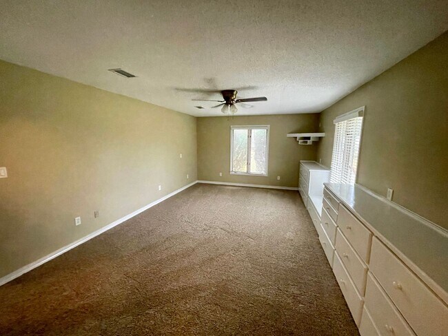 Building Photo - 6300 Creel Rd