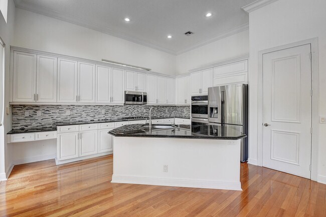 Building Photo - 6711 Royal Orchid Cir
