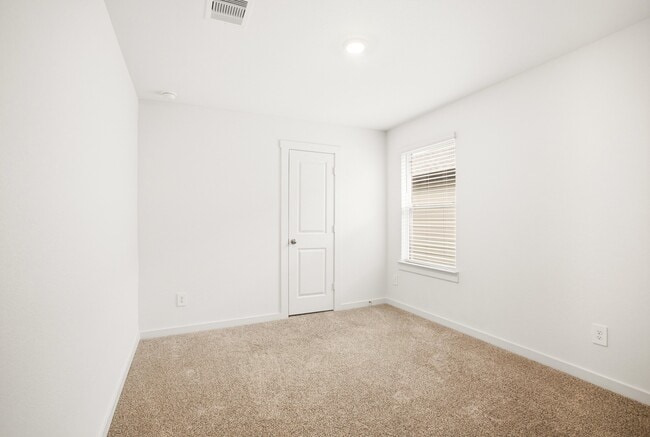 Building Photo - 30615 Skye Villa Ln