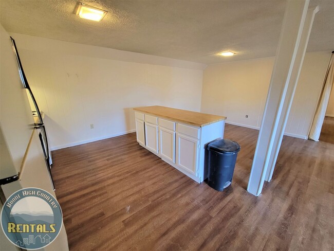 Building Photo - 316 Carl Giles Rd