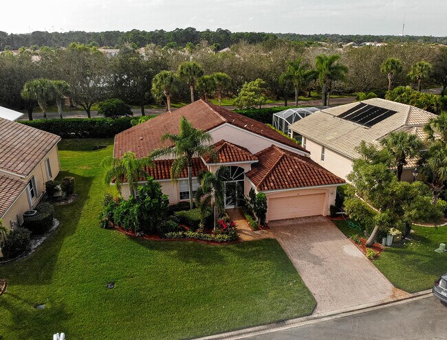Building Photo - 431 NW Coolwater Ct