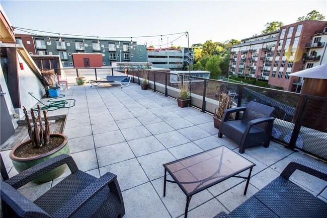 Building Photo - Authentic Loft Living w/ views of Ponce Ci...