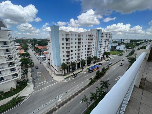 Building Photo - 2425 SW 27th Ave