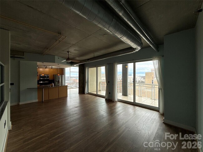 Building Photo - 505 E 6th St