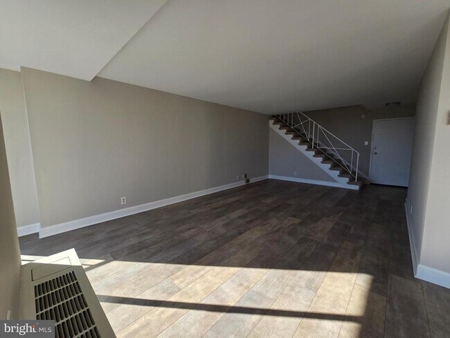 Building Photo - 301 N Beauregard St