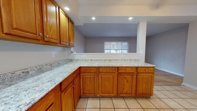 Building Photo - Elyria - updated 3 bed/1 bath townhouses for rent!