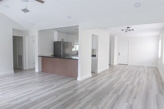 Building Photo - 609 Oak Harbor Dr