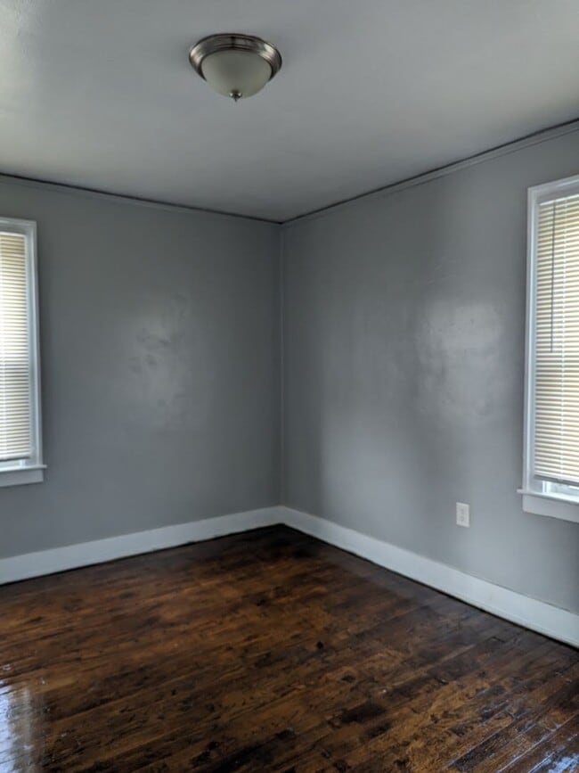 Building Photo - 9341 Roselawn- 3 BEDS & 1.5 BATH FOR RENT!