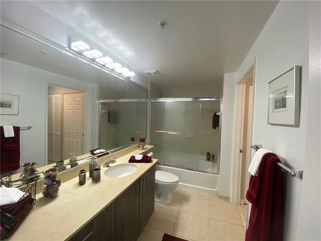 Building Photo - 2421 NE 65th St