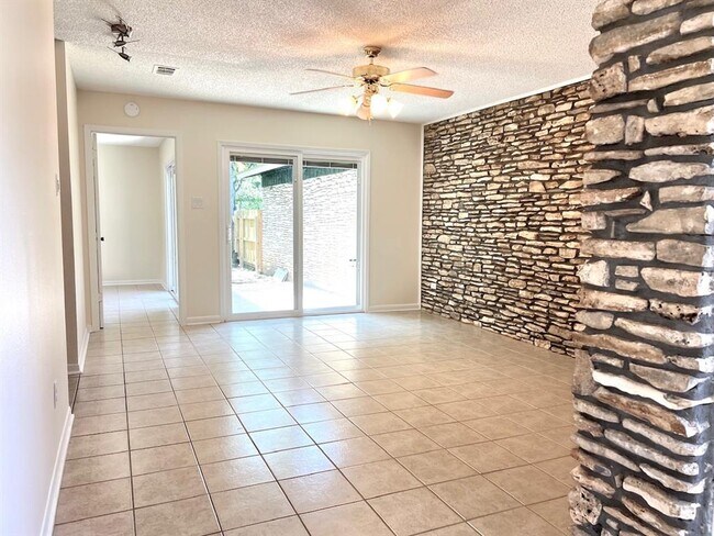 Building Photo - 2305 Western Trails Blvd