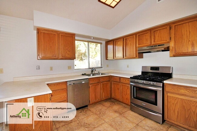 Building Photo - 2882 Sandstone Dr