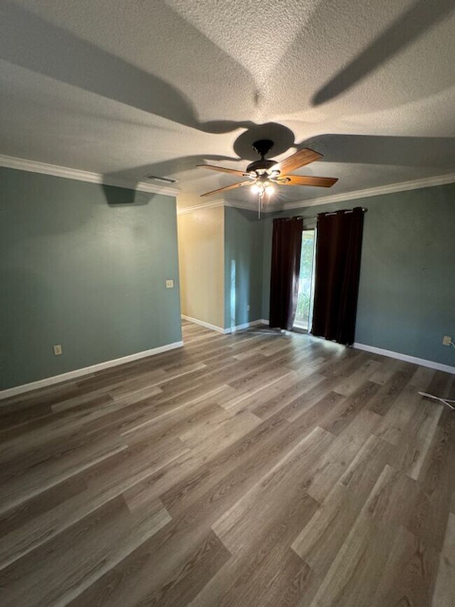 Building Photo - Beautiful Home in the Heart of Hemet