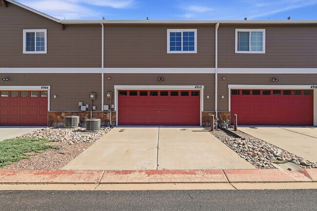 Building Photo - $1,895.95- 3-bed, 2.5-bath townhome in Colorado Springs!