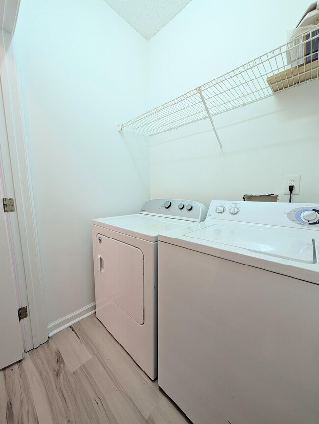 Building Photo - 9754 Leyland Dr