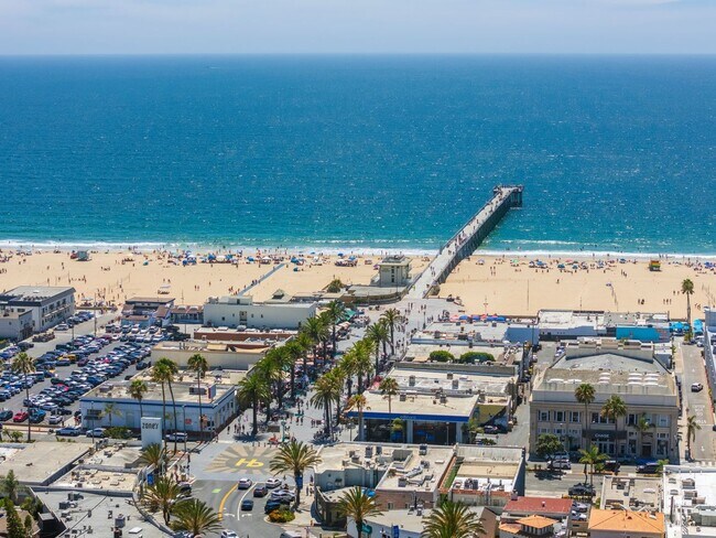 Building Photo - Classic Hermosa Beach Home!