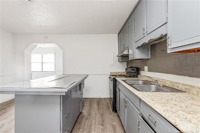 Building Photo - 210-210 S Plymouth St