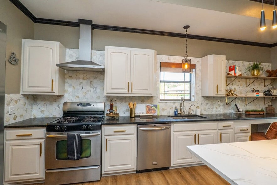 Building Photo - 6013 Stratford Ave