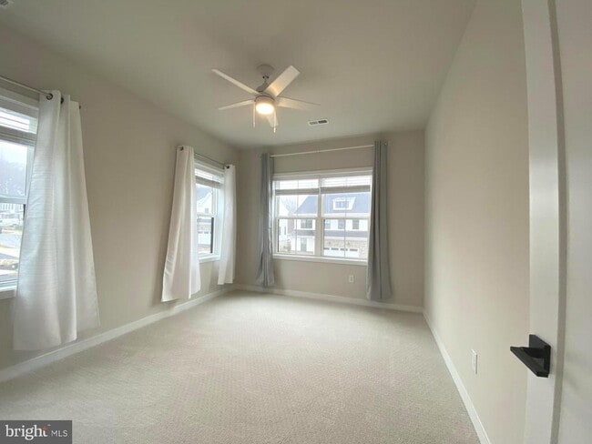 Building Photo - 72 Alroy Rd