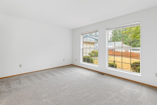 Building Photo - Duplex - 2 bedroom 2 bath