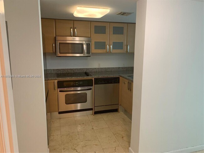 Building Photo - 2101 Brickell Ave