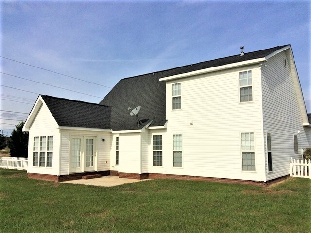 Building Photo - 3437 Continental Dr