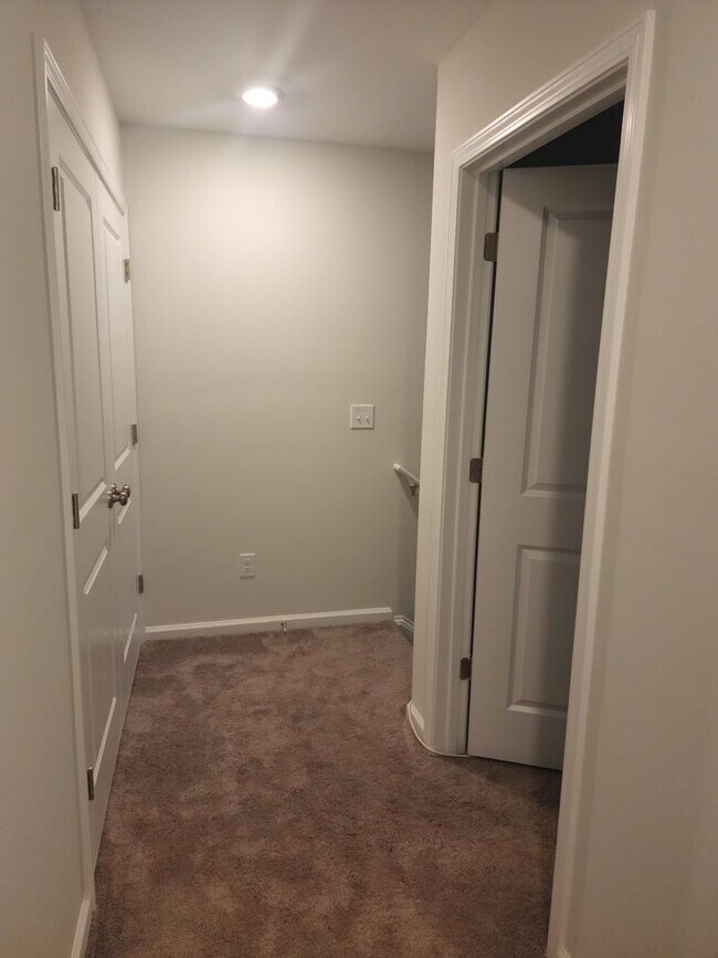Building Photo - 405 Eclipse Ln