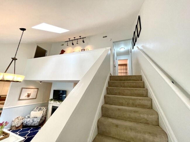 Building Photo - Spacious 6 bedroom home in Virginia Beach