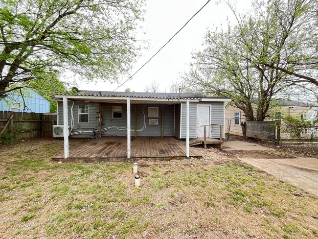 Building Photo - 2 Bed 1 Bath