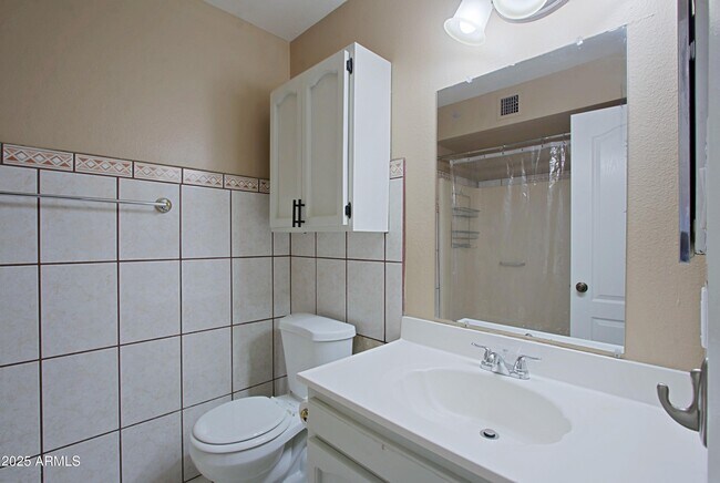 Building Photo - 4526 W Altadena Ave